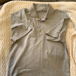 Nike Golf Dri-Fit Men’s Gray shirt 👕 size Small🏌🏻⛳️